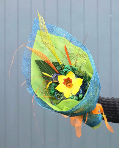 Daffodil Garden Flax Bouquet