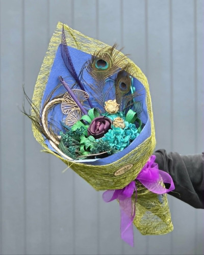 Green Peacock Flax Flower Bouquet