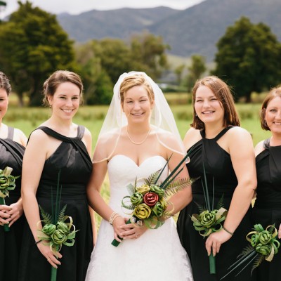 Rachael and her bridesmaids with their flax bouquets